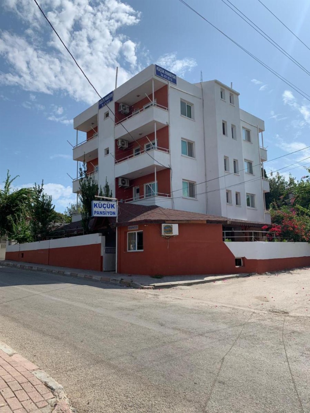 Küçük Aile Pansiyonu